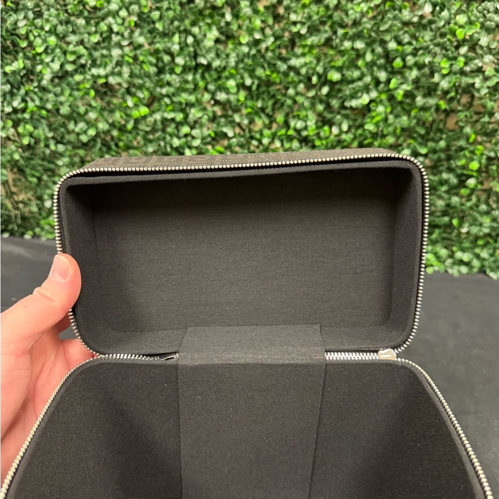 Givenchy Parfums BLACK VANITY CASE - Picture 6 of 8